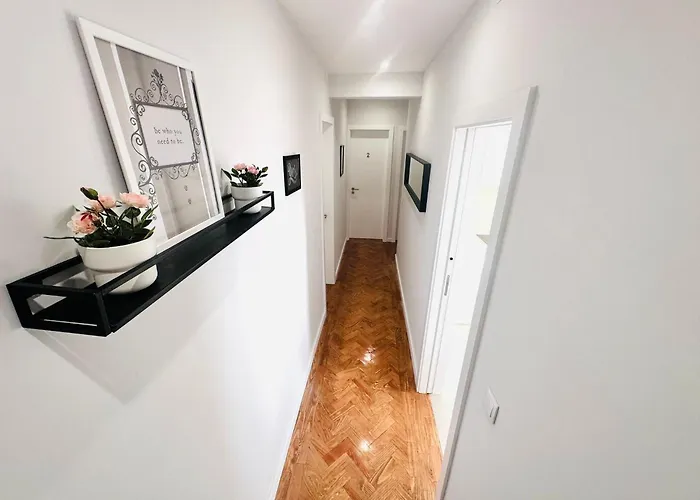 The Crespo House - No 5d - & Guest house